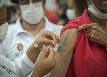 Nova Venécia aplica dose de reforço contra a COVID-19 em moradores em situação de rua