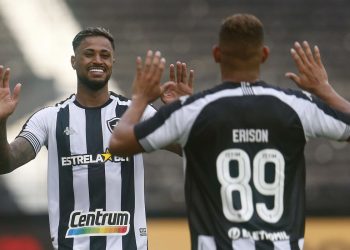 Botafogo sela primeira vitória no Carioca ao bater Bangu por 2 a 0