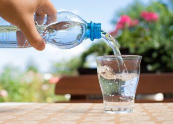 Médicos alertam para alta incidência de pedras nos rins no verão