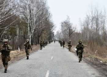 Exército russo confirma início de bombardeios na Ucrânia