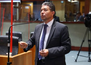 Deputados aprovam reajuste para servidores