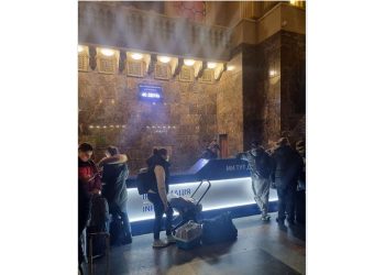 Embaixada do Brasil em Kiev anuncia trem para retirada de brasileiros