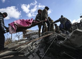 Corte Internacional decide que Rússia deve retirar tropas da Ucrânia