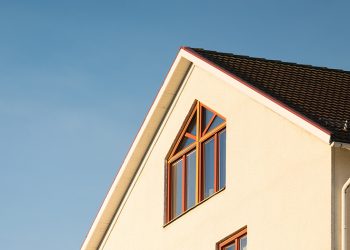 Vizinho que teria violado propriedade e proferido ofensas deve indenizar casal do ES