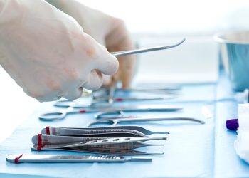 Aluno que teve o dedo amputado após sofrer lesão na escola deve ser indenizado