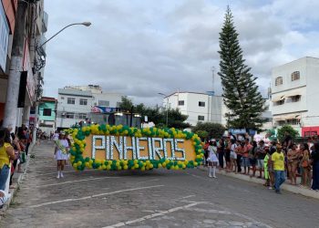 Pinheiros realiza desfile cívico em comemoração aos 200 anos de Independência do Brasil