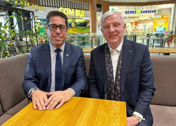 Presidente da Assembleia Legislativa vai à embaixada brasileira na Eslováquia avançar nas conversas para firmar parceira comercial com o país do leste europeu