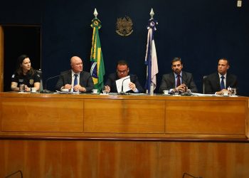 Drogas: Comissão presidida por Denninho na Ales recebe delegados que falam sobre combate ao tráfico