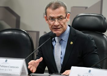 Em decisão definitiva da Justiça, Contarato vence ação por homofobia de promotor em processo de adoção
