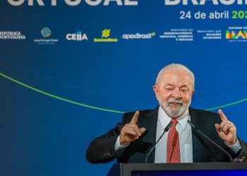 Brasil e Portugal firmam acordo para fabricar avião Super Tucano