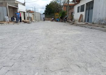 Residencial Agrizzi começa a receber pavimentação em Pinheiros