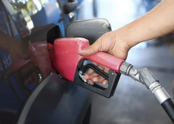 Petrobras anuncia redução de R$ 0,30 no preço do diesel