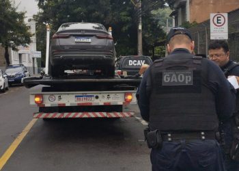 Funcionária de cartório é detida com carro clonado em Vitória