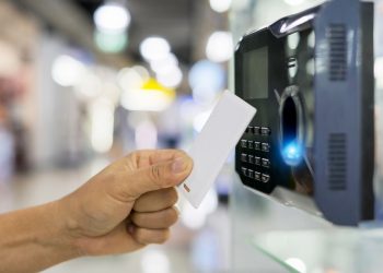 TCE-ES identifica servidores acumulando cargos ilegalmente em órgãos públicos
