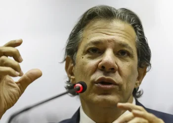 Haddad testa positivo para covid-19