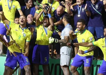 Com capixabas, Brasil se sagra hexacampeão mundial de Beach Soccer