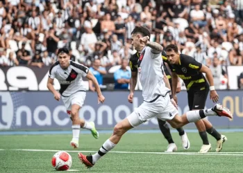 Vasco vira sobre Botafogo e entra no G4 do Cariocão