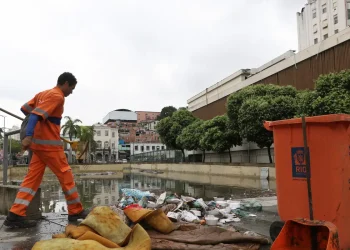 Mais de 90% dos brasileiros contam com serviço de coleta de lixo