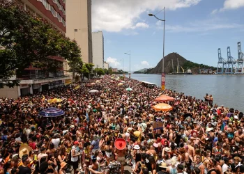 Vitória disponibiliza preservativos e testes rápidos para ISTs durante Carnaval