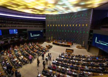 Câmara aprova projeto que restringe saída temporária de presos