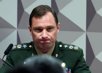 Mauro Cid sai preso após depoimento no STF