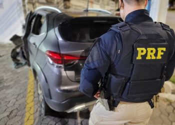 PRF recupera veículo clonado após perseguição e colisão na BR-101