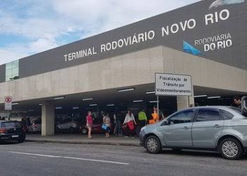 Homem faz reféns em ônibus na rodoviária do Rio de Janeiro