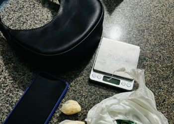 Mulher é presa com drogas em Montanha