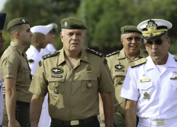Ex-comandante do Exército confirma reunião com Bolsonaro sobre golpe