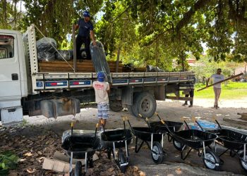 Suzano distribui equipamentos para horta entre agricultores familiares do norte do Espírito Santo