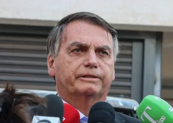 PF tem aval para aprofundar investigação sobre vacina de Bolsonaro