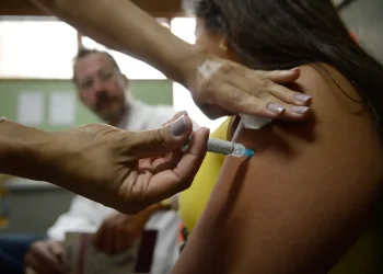 Brasil passa a adotar esquema de dose única contra o HPV