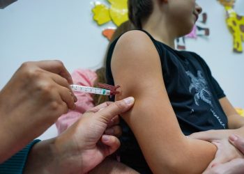 Jaguaré inicia vacinação contra Dengue de crianças e adolescentes entre 10 e 14 anos
