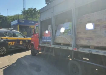 PRF apreende mais de 2.000 litros de bebidas sem nota fiscal no ES