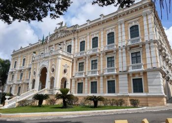 Ex-secretário da Fazenda destaca superávit do ES. Valor garante margem para investir no servidor