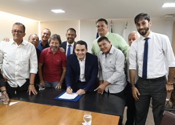 Vitória reduz mais cargos comissionados e economia deve chegar a R$ 100 milhões