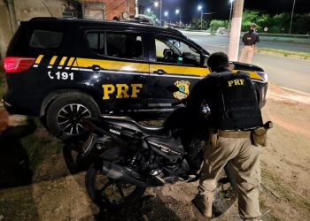Polícia Rodoviária Federal apreende moto clonada na BR-101