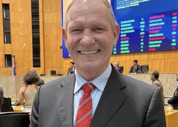 João Coser faz homenagem a trabalhadores em sessão solene