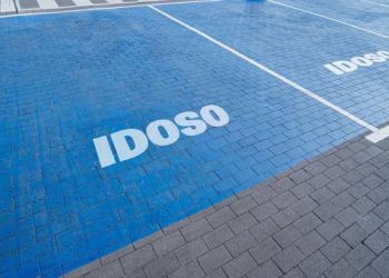 Isenção de rotativo por 3h para idosos é aprovada