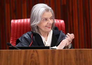 Cármen Lúcia e Nunes Marques são eleitos presidente e vice do TSE