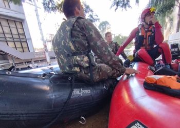 Bombeiros do ES já resgataram 154 pessoas e 27 animais no Rio Grande do Sul