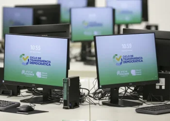 Eleições 2024: PF e universidade fazem teste em urnas eletrônicas