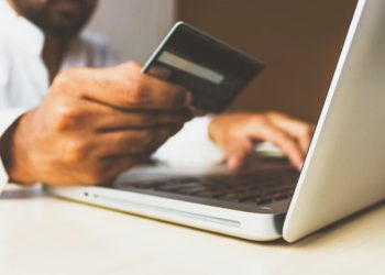Câmara aprova imposto para compras internacionais de até US$ 50