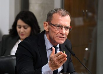 Contarato quer proibir cancelamentos de planos de saúde para idosos e pessoas com deficiência