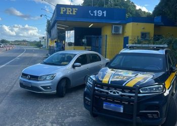 Carro roubado em Minas Gerais é recuperado pela PRF no ES