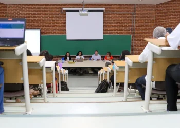 Professores de universidades e instituições federais encerram greve