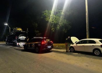 Carreta com veículos roubados é apreendida pela PRF no norte do ES
