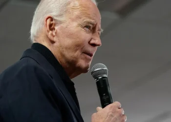 Biden testa positivo para covid-19, diz Casa Branca