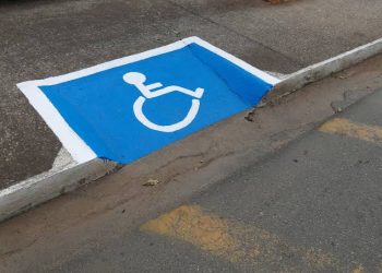 Senado aprova projeto de Contarato que torna infração gravíssima estacionar em acesso a rampa para pessoas com deficiência