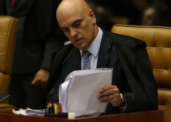 Moraes eleva multa contra rede social X por descumprimento de decisão